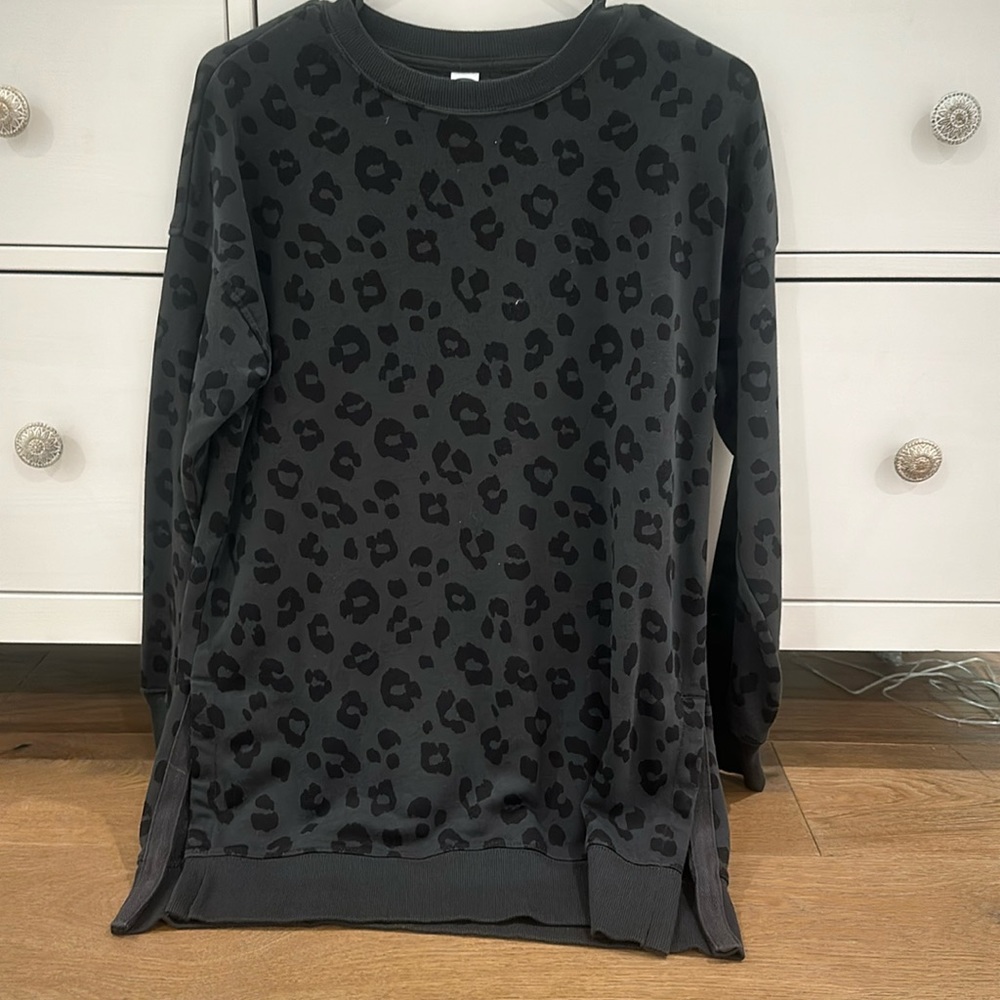 old navy black cheetah print sweatshirt,,